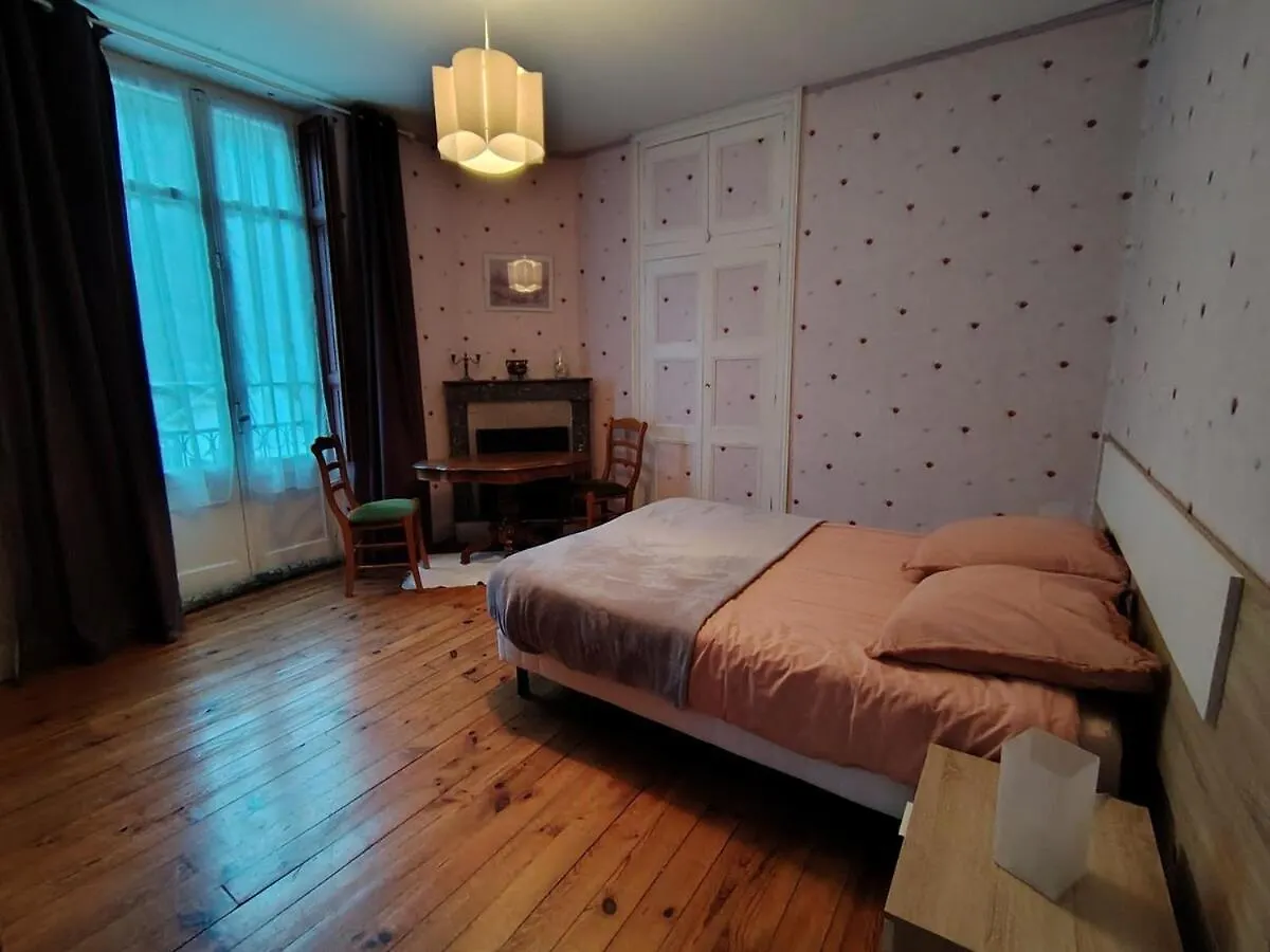 Appartement Dans Maison Familiale Bagnères-de-Luchon 0*,  Γαλλία